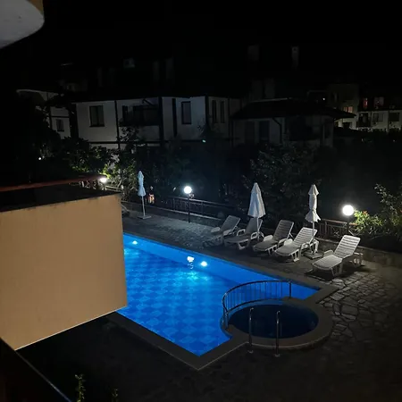 아파트 In Complex Sirena! *